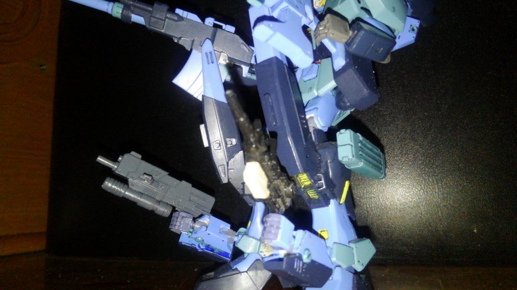 制作当時なら兎も角今じゃセラヴィーの二番煎じな当機最大のギミック(´д⊂)‥