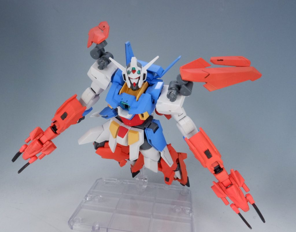 以前はクローシールドだった腕の武装を可変型クローに変更。より攻撃的に仕上げました。