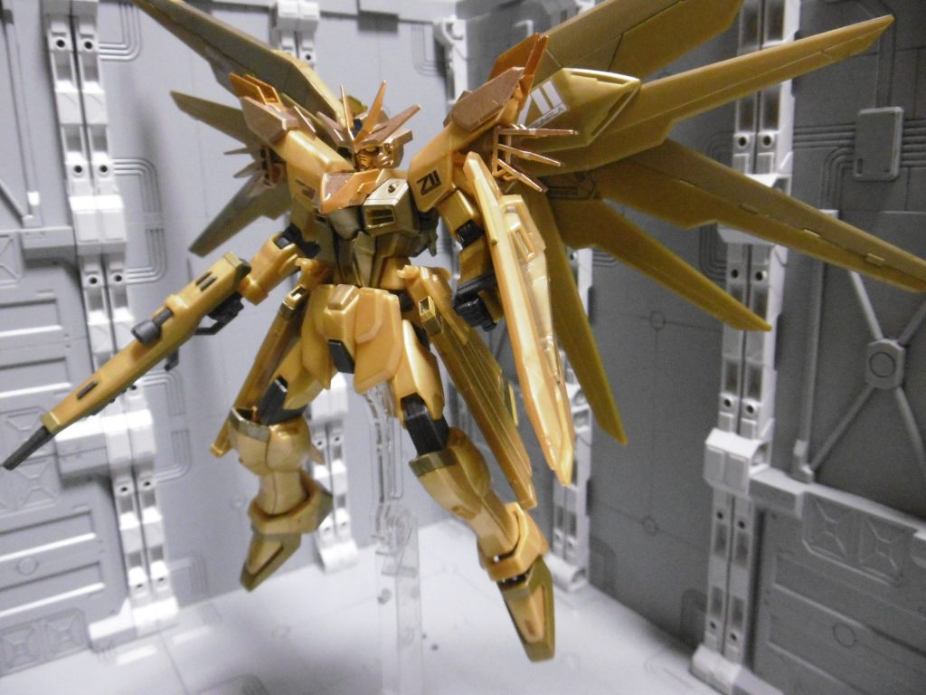 追加パーツを2色の金(ゴールド / スターブライトゴールド)で塗り分け。全身と色味は異なるも、これはこれで良さそう。