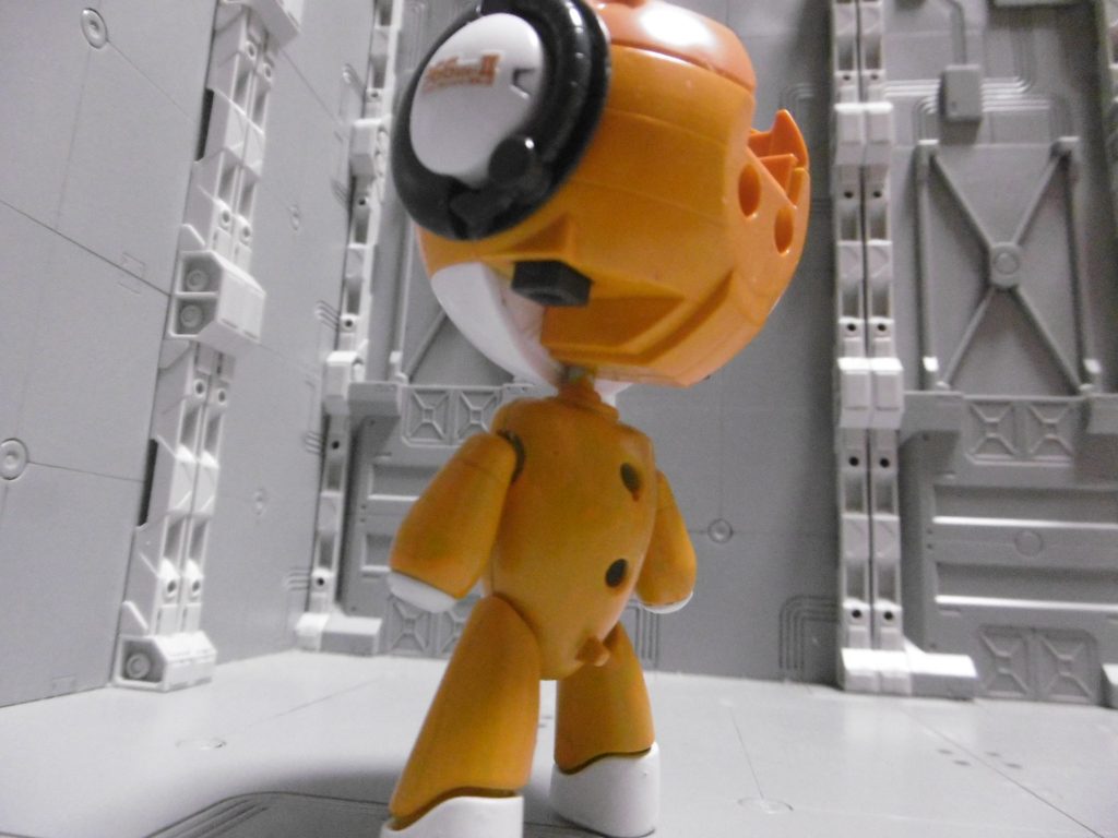 プチッガイの尻尾は外しています。耳の文字はシール。
ギミックもそのまま残っていて、クルルロボMk-Ⅱにも転身できます。
しかしガンプラから遠ざかり、サイトの主旨にも合わなくなってくる(プチッガイ要素が完全なオマケになってしまう)ので、該当の写真掲載は控えます。