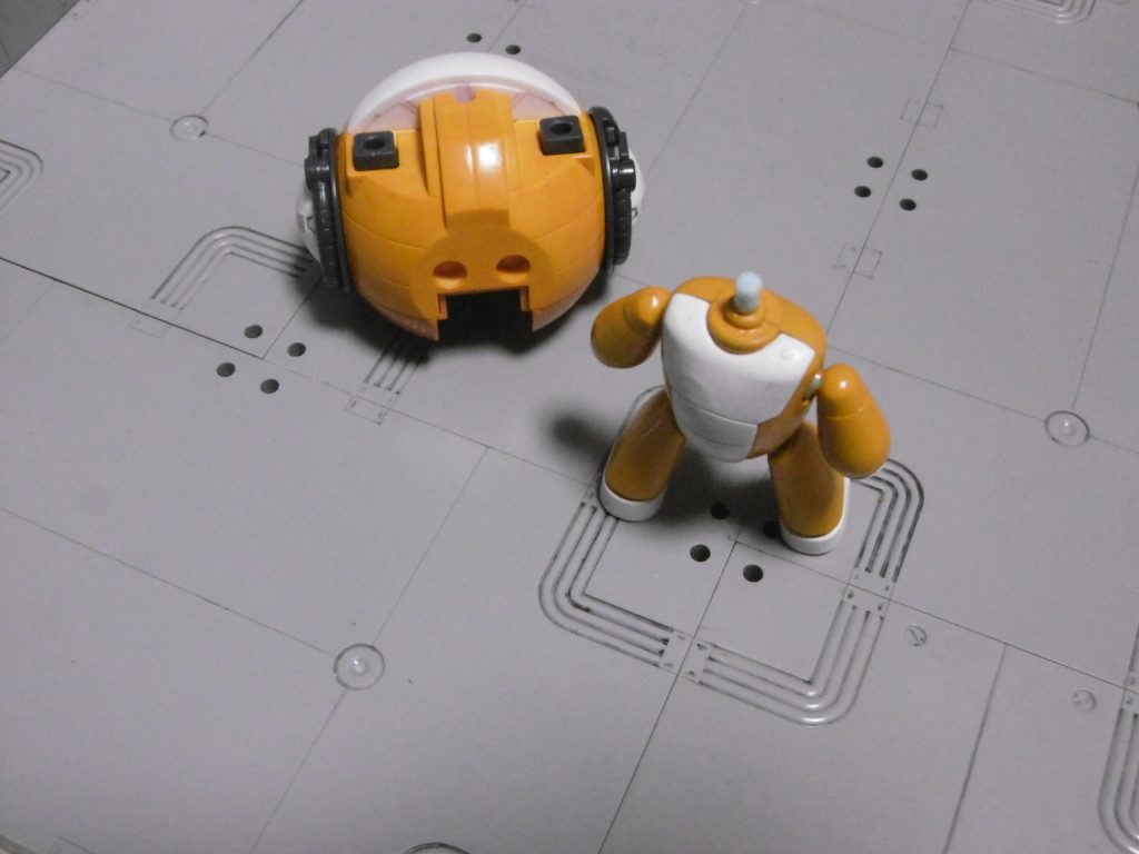 クルルロボの頭は3mm軸接続してるだけ。そのままポン付け出来ました。