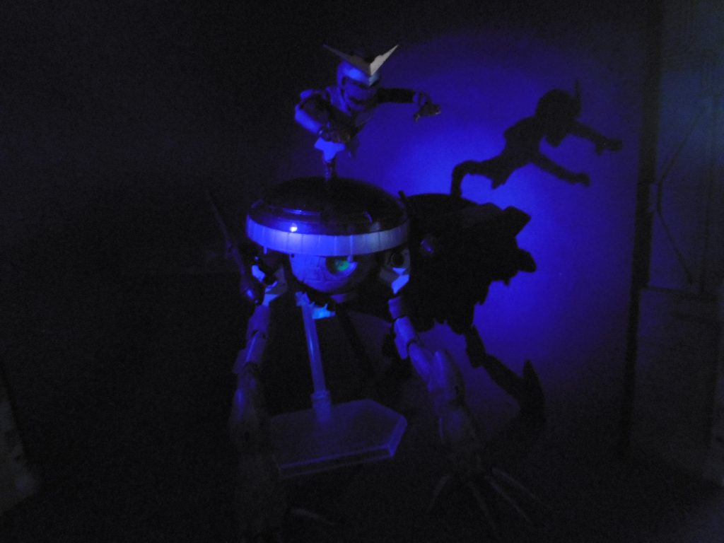 犠牲者を何らかの要素で排除(書けません)し、
器が空になると更なる血を求めて徘徊。
ちなみにこの「呪いの根源」を倒しても、牢獄が本体であるため無意味。
妖怪退治で消滅させられない限り、時間経過で復活します。
基本的には表に出てくる事はなく、あくまで捕食技を使う時のみ。
設定は以上になります。以下は制作工程の一部。