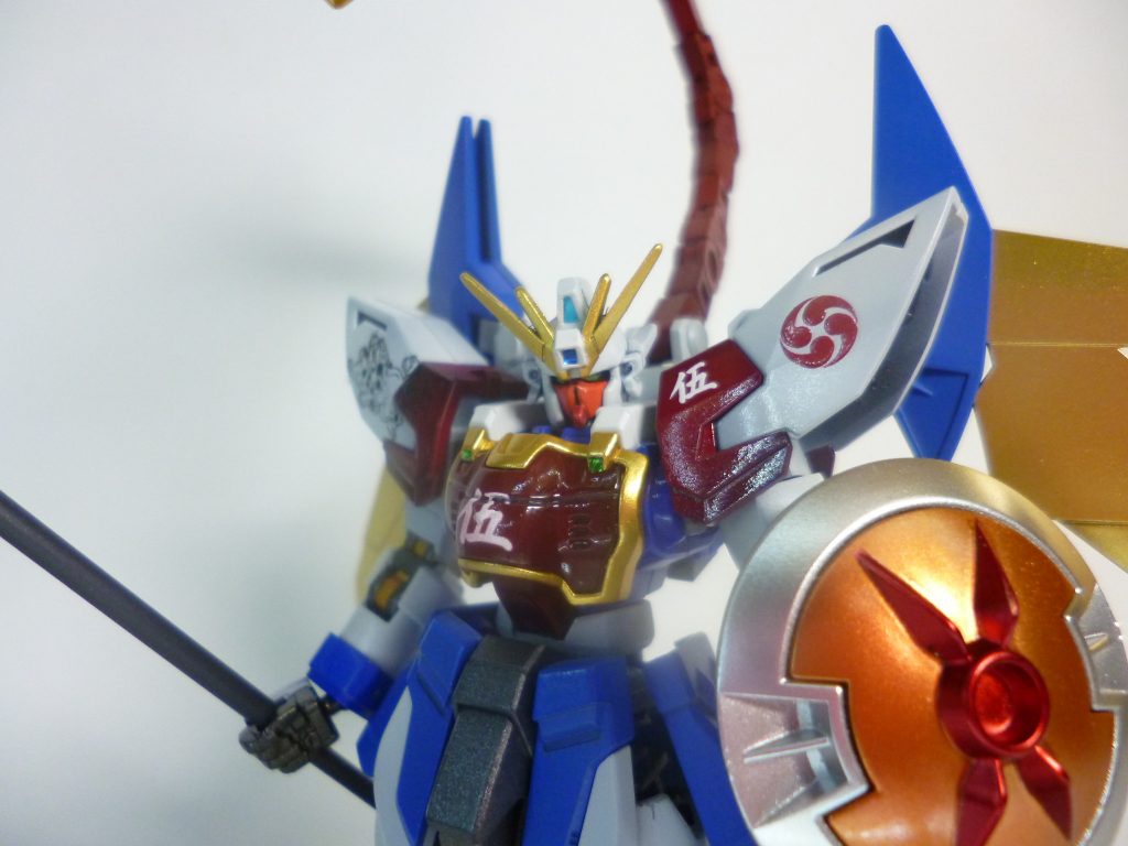 口元を他のアルトロンと差別化をするために癖のある感じにしました。