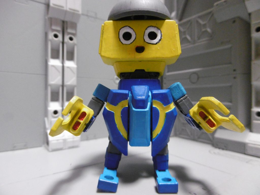 真正面から見るとかなり不気味なバランスに。
でもコレはコレで面白そうだったので決定稿に。