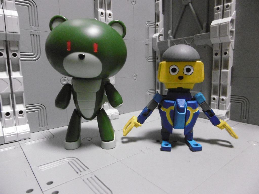 実はプチッガイよりも小さい。腕が長いのは可動域確保の弊害。
その意味でも偽者感を出せたかなーと思います。