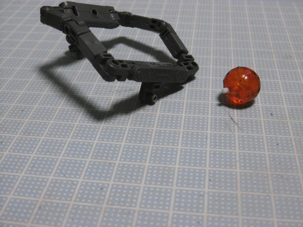 首輪ストライカーは、HGBCバトルアームアームズ&同パワードアームズパワーダーによる組み合わせ。凸ジョイントにある穴をドリルで拡張し、プラ棒でゾイドコアと繋いでいます。
これがストライカー扱いで良いのかは分かりませんが、ふと思い付いたまま呼称。