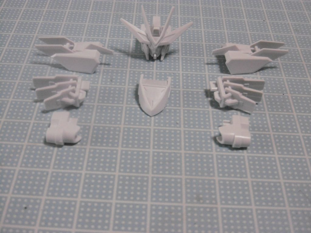 使った物。一番下の肩3mm穴付きフィンも塗っていますが、写真は無し