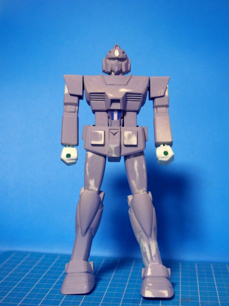 なで肩を真っ直ぐに修正しています。