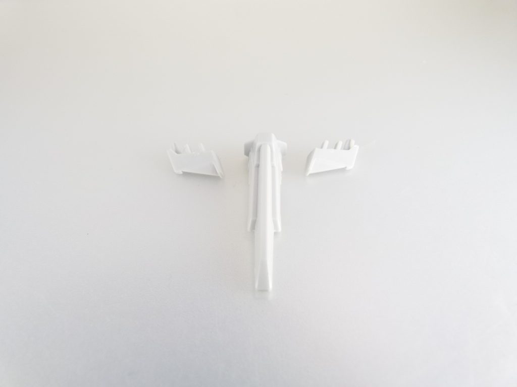 そしてインテークとウエストアーマー。こちらは、旧（リバイブ後はおそらく非対応）ＨＧＵＣＺガンダム、ＨＧＳＥＥＤシラヌイアカツキガンダム、ホビージャパン付録のカレトヴルッフ炎（と同キット付属アンテナ。通常・フェーダー不可）を組み合わせることで公式外伝「ビルドファイターズ炎」登場のガンプラ・ハイパーＺガンダム炎を再現可能･･･というもの。自分も何度も「再現しようかどうしようか」と迷っているうちに旧Ｚが無くなってしまったという。アカツキのシラヌイユニット以外も余剰となりますが気になる方はどうぞ。