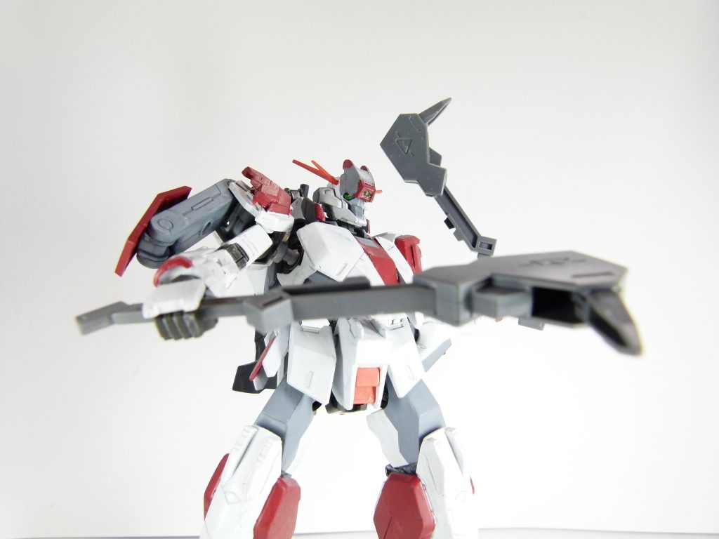 変形メイス：バルバトスルプス用メイスバリエーションの一つ。先端部に展開する爪は、インパクトした対象を捕まえる。作中未使用のメイスバリエーションの一つ。柄部分は差し替えで展開・収納を再現可能。