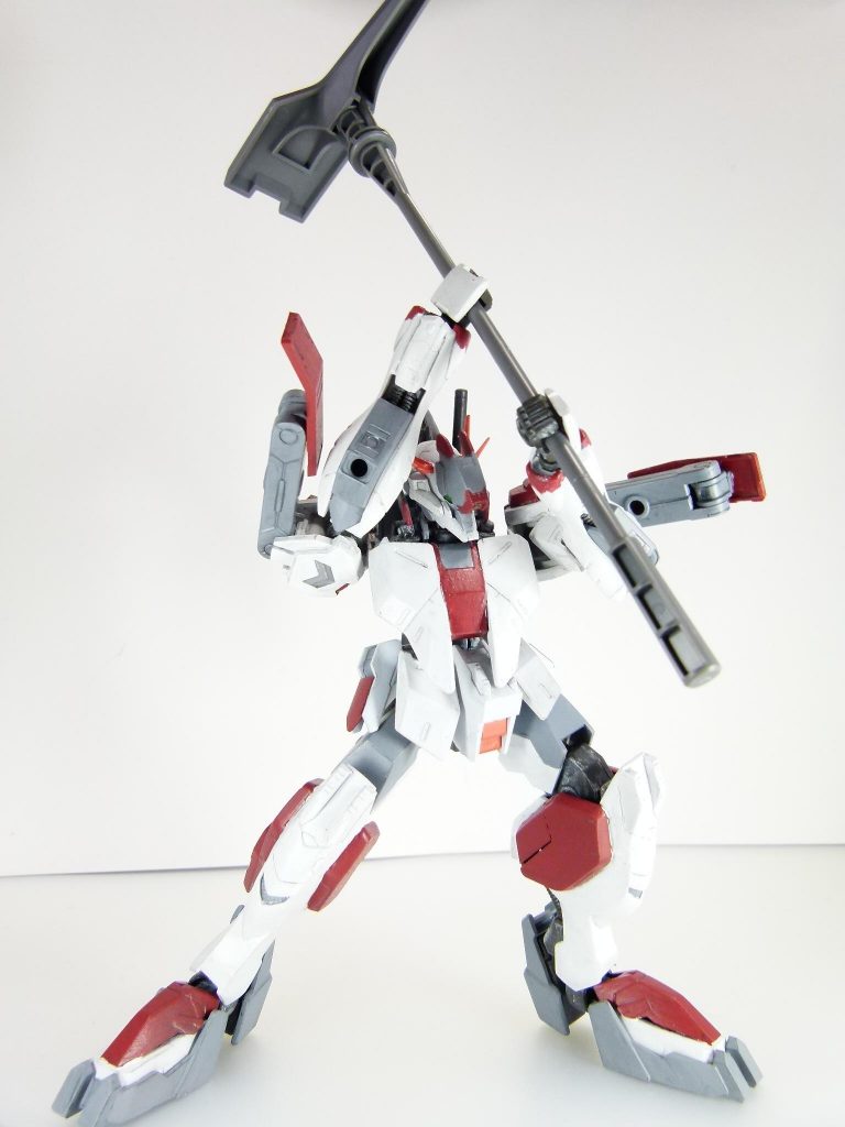 ランドメイス：モビルスーツを利用した工事を行う際の道具。独立運動などで労働者達が戦闘利用することも。メイスです。でかいピッケルに見えますがメイスです。丸軸なので保持力は低め。懸架用ジョイントにも対応しません。