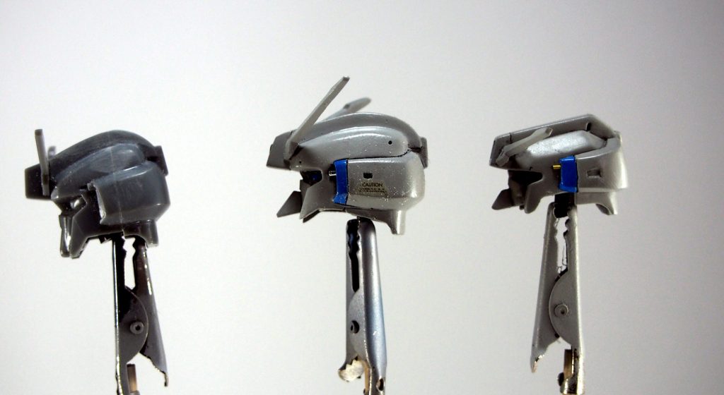 頭部は結局２つ作りました。
左から素組、キット改造、小型化した最終バージョン