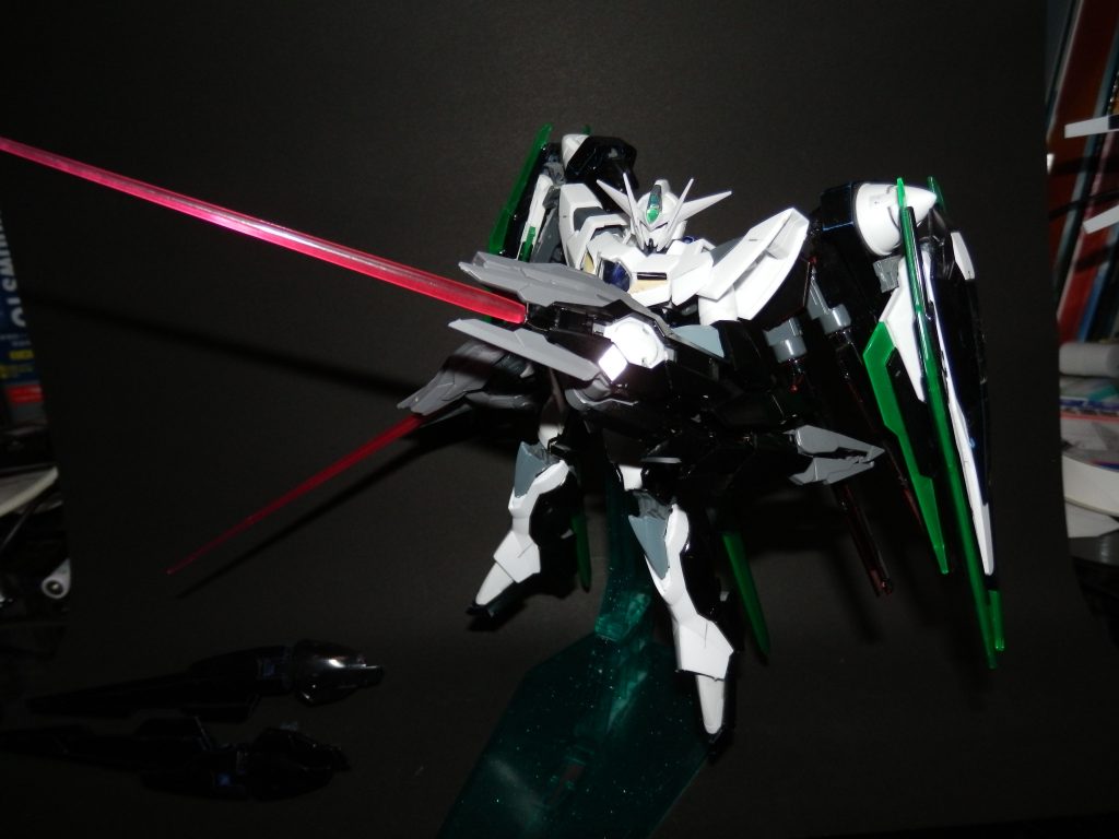 ついでに付いている５機の太陽炉はオリジナルという設定です。最後まで見ていただきありがとうございました。