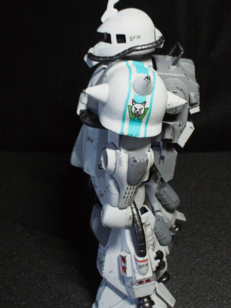 ショルダーアーマのデカールは貼るのが難しい・・