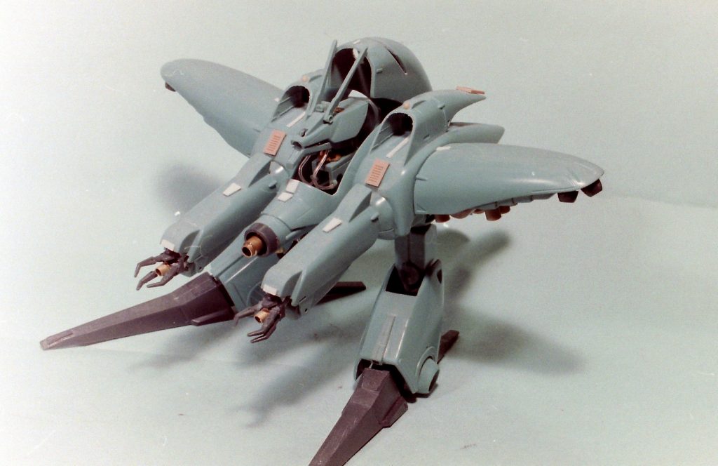 細部をアルミの挽き物パーツ、スケールキットのジャンクパーツ、エバーグリーンのプラ板でデティールアップしています。