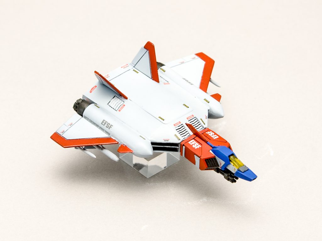 主武装は機種下に付いているガトリング砲とミサイル。ビーム砲は付いていません()