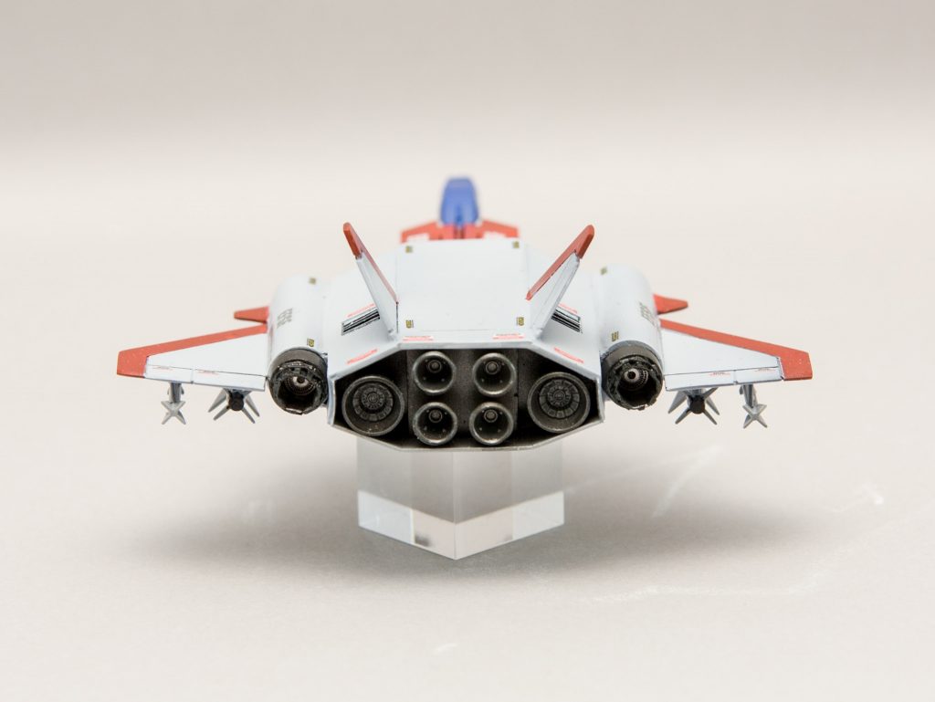 バックショット。バーニアの密集度とちらっと輝くエッチングパーツがポイント