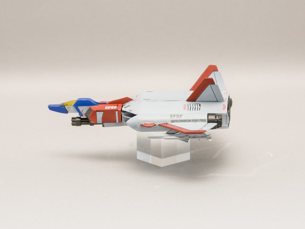 真横から。デカールは1/100カトキボールを切り貼り。1/144サンダーボルト汎用を使用。今思えばRG用のデカール使えばよかったと後悔(^p^)