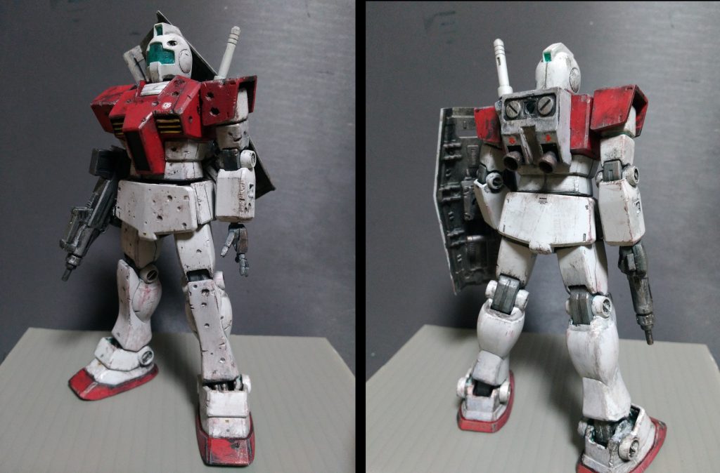 正面からのみ一掃射を受けた設定のため、背面には傷をつけず、塗装剥げや焦げなどの表現に留めています。
また撃破されたわけではないので、全身への被弾ではなく、半身のみ、比較的装甲の厚い箇所、致命的なダメージにならない箇所と決め置いてダメージ表現をしています。