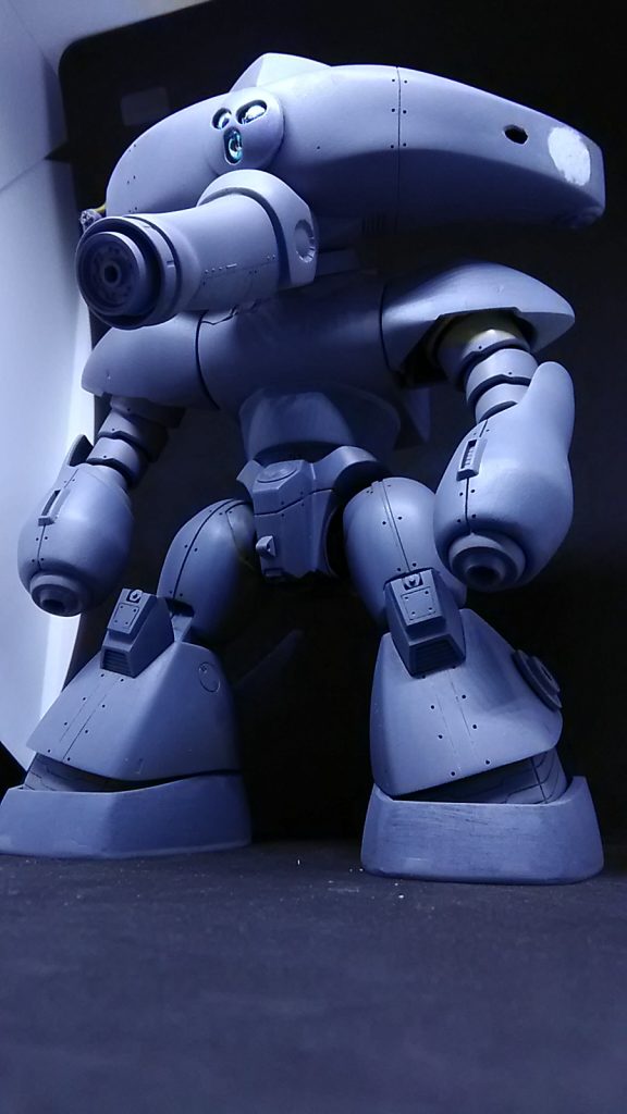 サフ状態です。この時点では目にUVドームを仕込んでました。