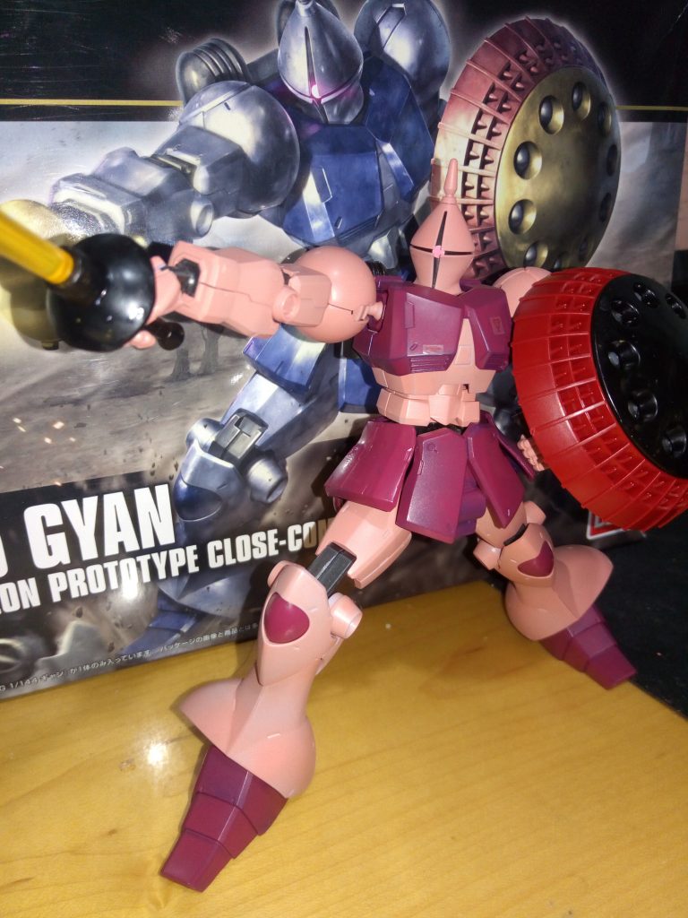 アクション1
やっぱギャンは刺突のポーズが似合いますね!
