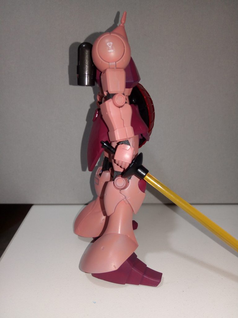 量は少ないですが小さめなデカールも各所に張ってみました。
