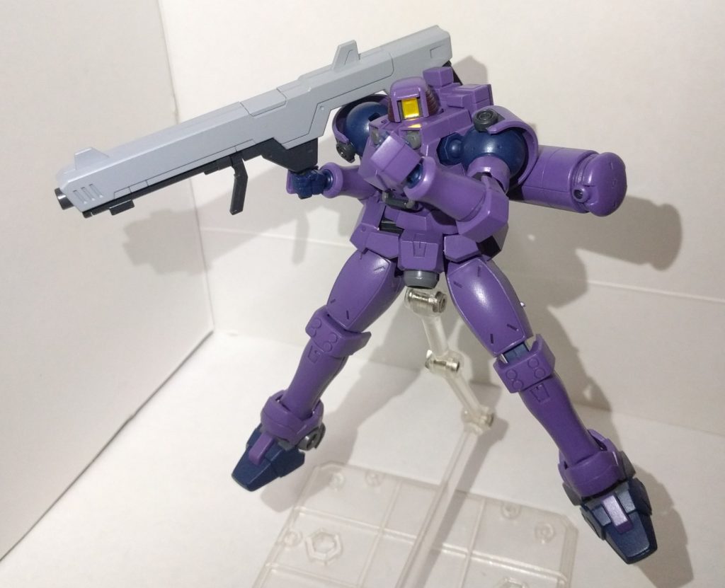 以上、リーオー（宇宙仕様）でした
元のリーオー自体の完成度が高いので期待していましたが、塗装が必要な点を除けば本キットも素晴らしい出来でした
特に武装が多く付属するので、OZ仕様のリーオーにビーム·ライフルを持たせるのも良し、トラゴス用ビーム·ライフルをRGトールギスに装備させてOPシーンを再現するのも良いかもしれません