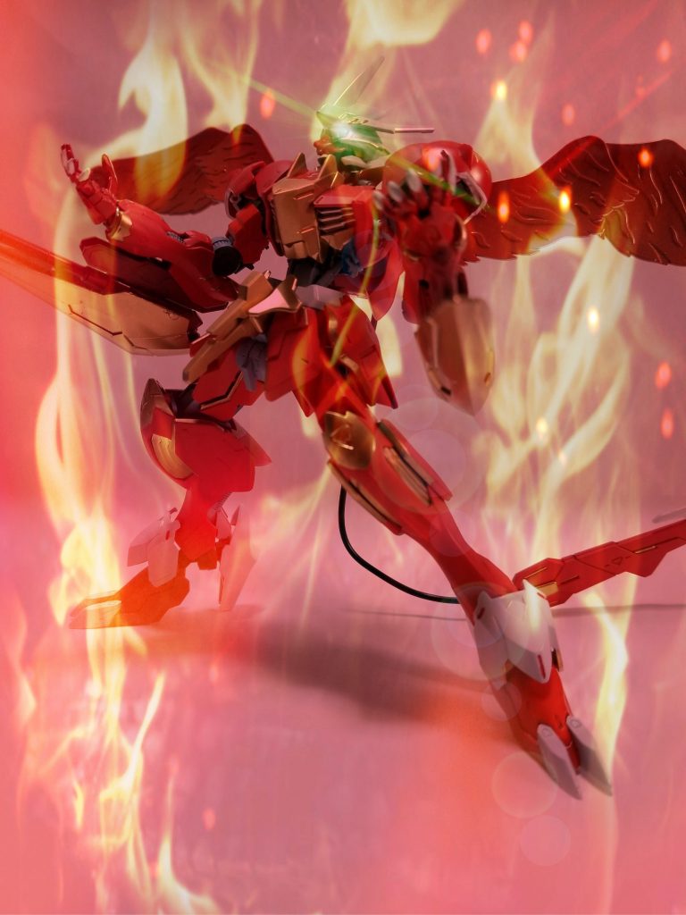 全身を燃焼させ、翼のはばたきで高熱の竜巻を放つ奥義フレイムストーム