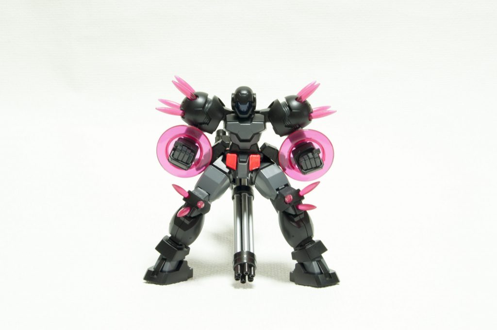 ガトリングは股の下からでも攻撃可能です。