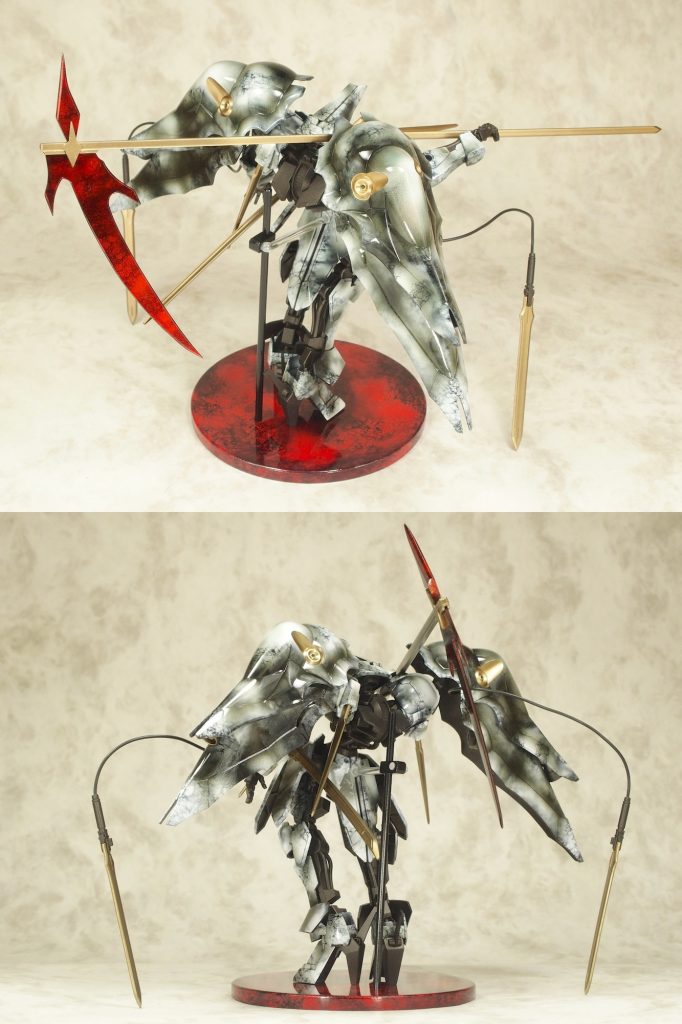 　　台座も蛇紋塗装。本体同様の白黒蛇紋にクリアレッドでコート。
　　トップコートを本体よりも厚吹きしてお情け程度に研ぎ出し。
　　支柱はプラ素材を組み合わせた自作品。