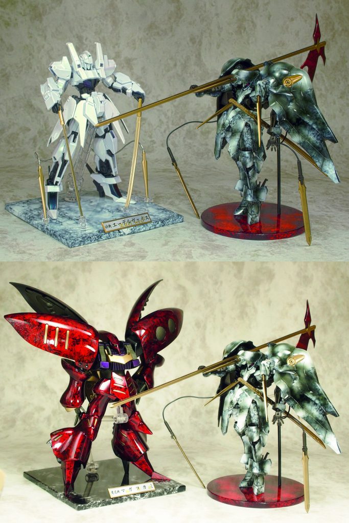 エーデルヴァイス、マガツカミと並べて。
エーデルヴァイスの白は他作品と並べるとまともに撮影出来ないので
デジカメで露出を変えて2枚撮影してフォトショで自動HDR合成しました。

それでもエーデルヴァイスは作り物っぽい階調だし
ハーレクインはドス黒いし。コンデジでは無理ゲーやね。
ダイナミックレンジ超広いカメラだと撮影可能なのか？



画像はこれでも多いとは思いますが
もっと色んなアングルを見たいという酔狂な方は
どうぞ[ブログの記事](https://masa3210.blog.fc2.com/blog-entry-912.html)をご覧下さい。
　
　
　
　