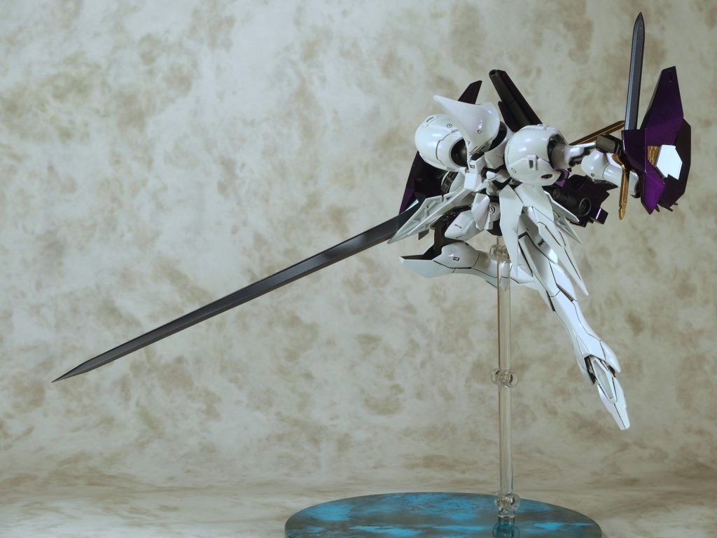 クラウドスカッツといえば、のポーズ。
胴の前屈可動範囲をもっと大胆にすればよかった。