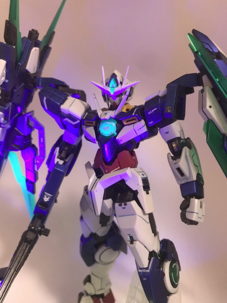 クリアパーツは蛍光クリアグリーンを塗装してブラックライトライトに反応するように!