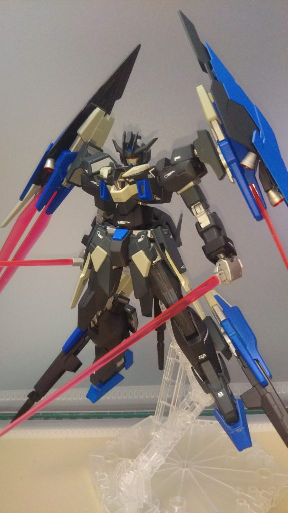 今回の使用キットは
・HGガンダムAGE-2ダブルバレット(2キット、内1キットは肩の接続からドッズキャノン基部までのみ)
・HGガンダムAGE-2マグナム(肩、フロントアーマー、下腿部、ハイパードッズライフル)
・HGガンダムフェニーチェリナーシタ(2キット、シールドのみ)
・HGガンダムグシオンリベイクフルシティ(頬の部分のパーツを削ってボディに張り付け)
・MGダブルオーライザー(GNソードⅡのビーム刃のみ)
・HGダブルオーライザー(GNソードⅡのビーム刃のみ)
・HJビルドウェポンカレトヴルッフフェーダー(角のみ)
・次元ビルドナックルズ「角」
以上となります