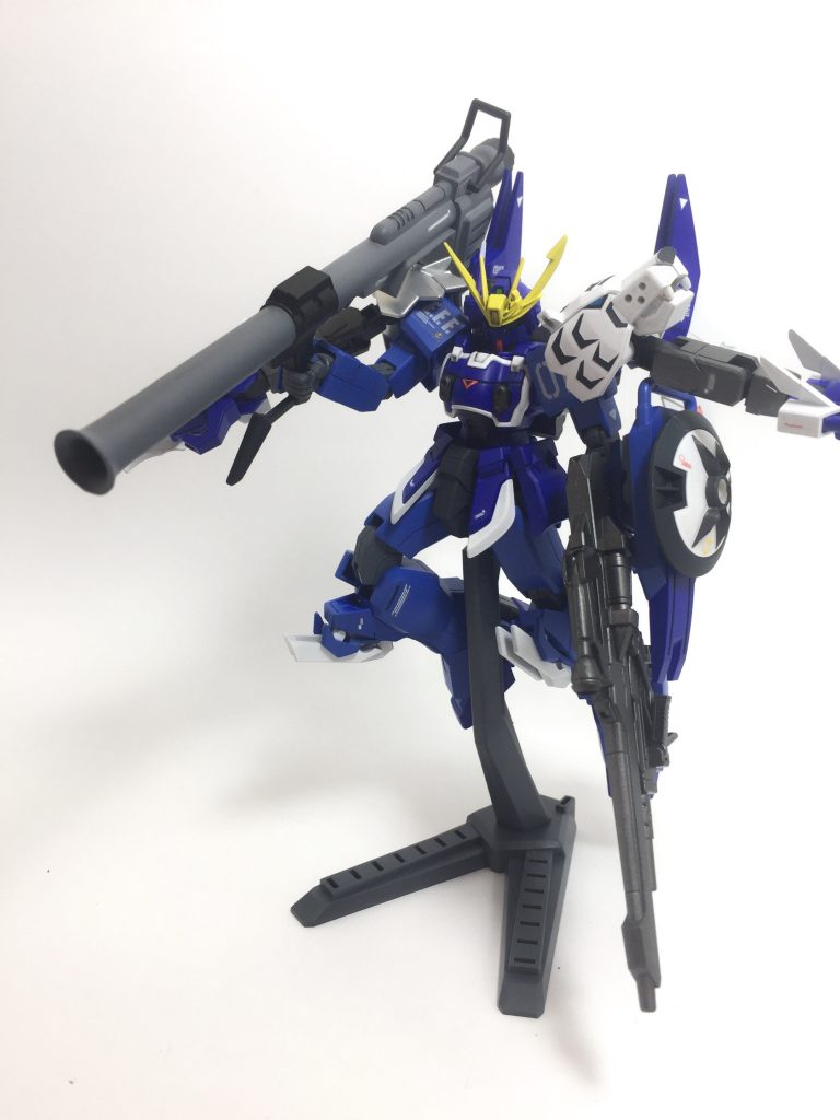 ◆メガハイパーバズーカ◆
グリモアレッドナイト・ブルーエグゼのジャイアントラケーテンバズに対抗して1/100のハイパーバズーカを装備。