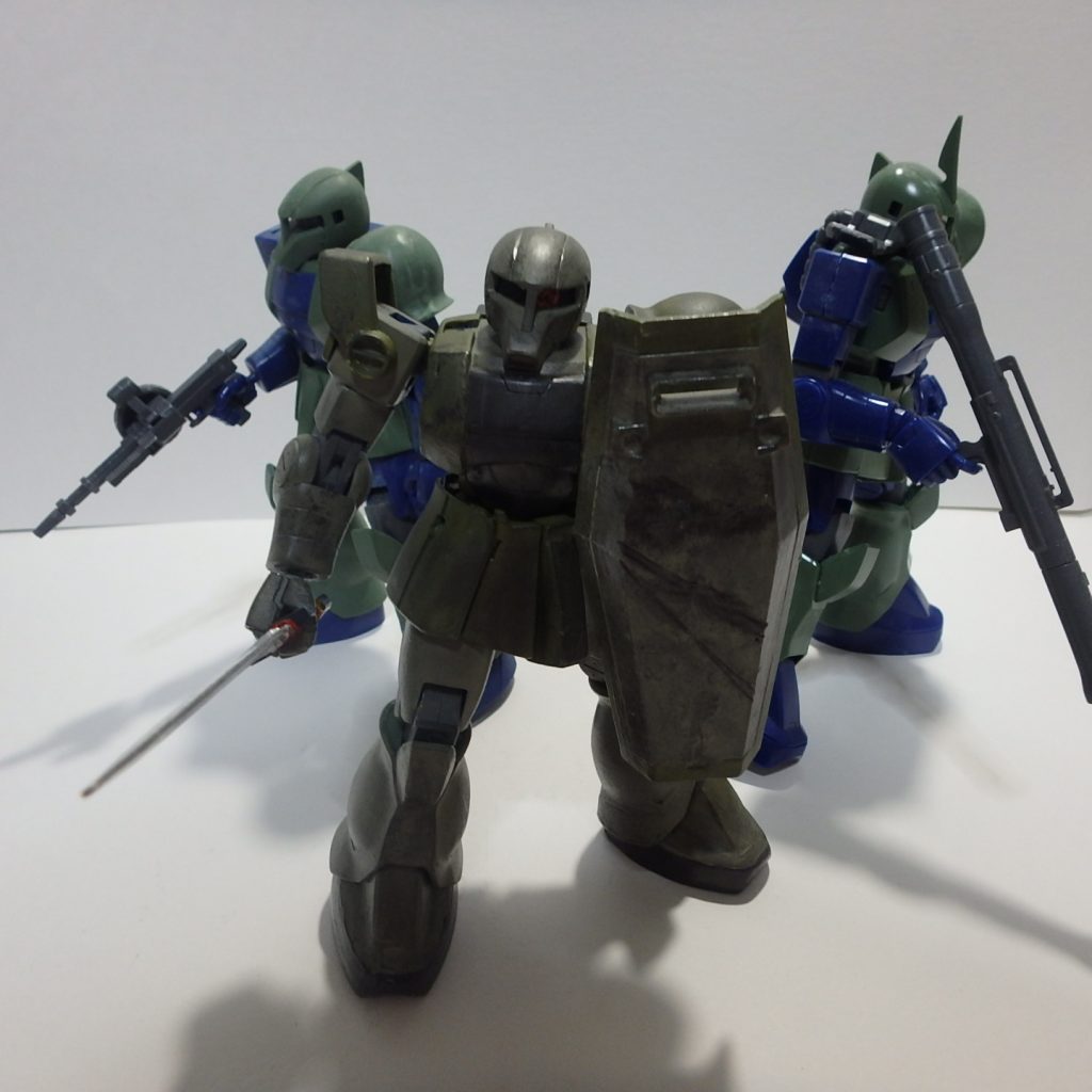 なぜか我が家には旧ザクが3体いる。