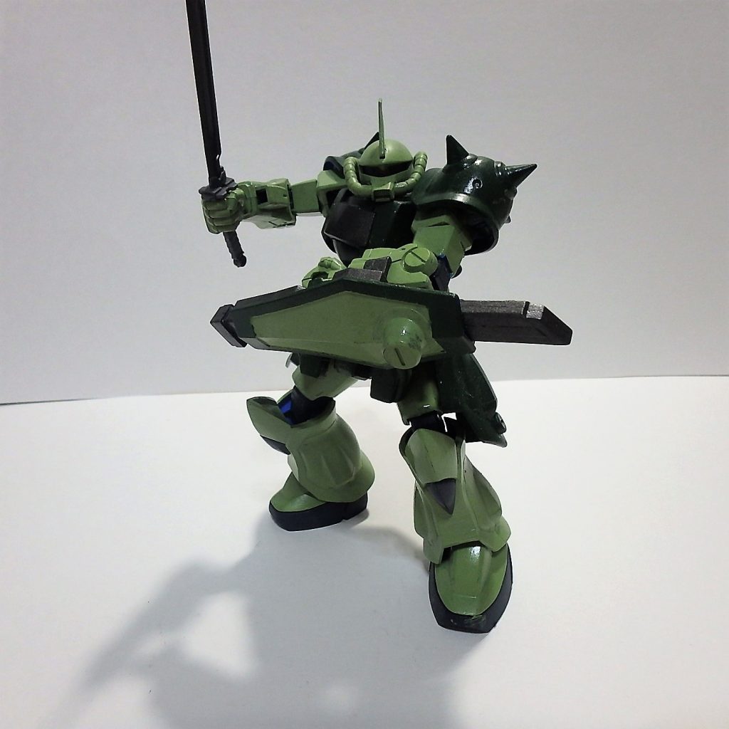 キュウリ。特に盾の部分と肩の部分がキュウリ。もうキュウリにしか見えなくて嫌になり、長らく押し入れの中で眠っておりましたが、そろそろ再改造する決意をいたしました。