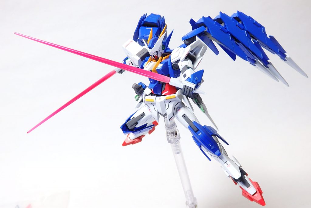 ~ACTION~
■ GNビームサーベル
 腰の後ろ側にマウントされたビームによる近接戦闘用装備。
 出力の調整が可能であり、投てき武器としても使用される。
 GNソードⅡブラスター/B、GNソードⅡ、GNダイバーソードと合わせ
 計7本が本機体のセブンソードである。