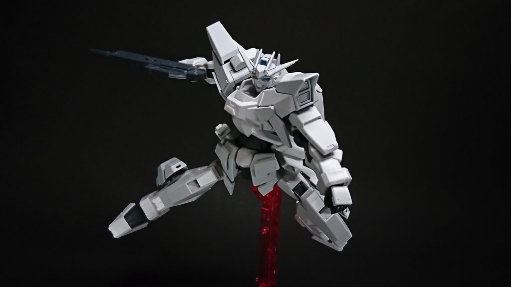 ポージング3
特徴的なアンテナはディナイアルを基部にしビルダーズパーツのアンテナを加工している。