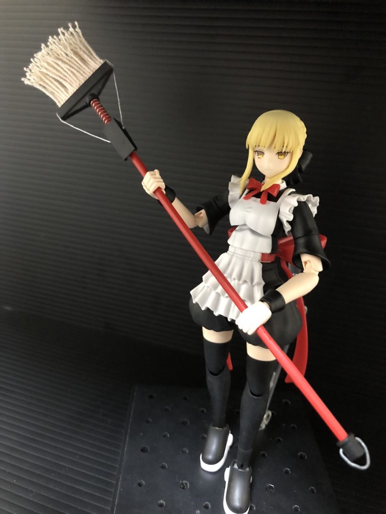 主兵装はもちろんモップ! こちらは様々な素材を組み合わせて自作しました。