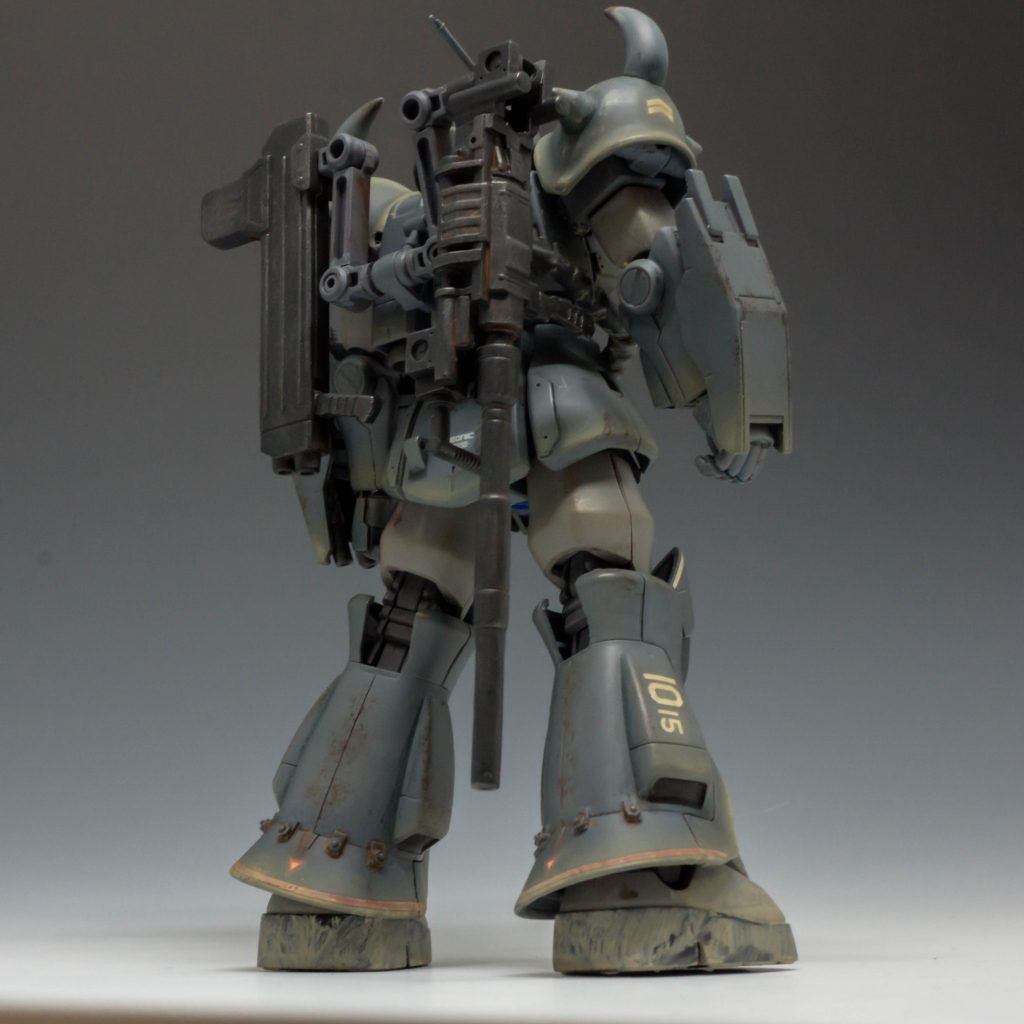 バックパックにサブアームで、ビッグガンとマゼラトップ砲を懸架。