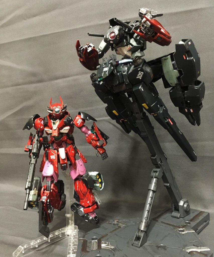 MS１体分以上の大きさのグリモドール。GNドライヴ［Τ］搭載しているので、トランザムも可能である。グリモア・レッドウォーリアの必殺技は、前述のフルブラストではなく、レッドベレーと同じくミニモアとの連携「コンビネーション・アサルト」ただし、レッドウォーリアのそれは常時発動型であり、常にプチモアとの連携が行われ、キャリバーとの変形・合体・分離などを行なえる。つまり相手は常に２体以上を相手にする状態となる。