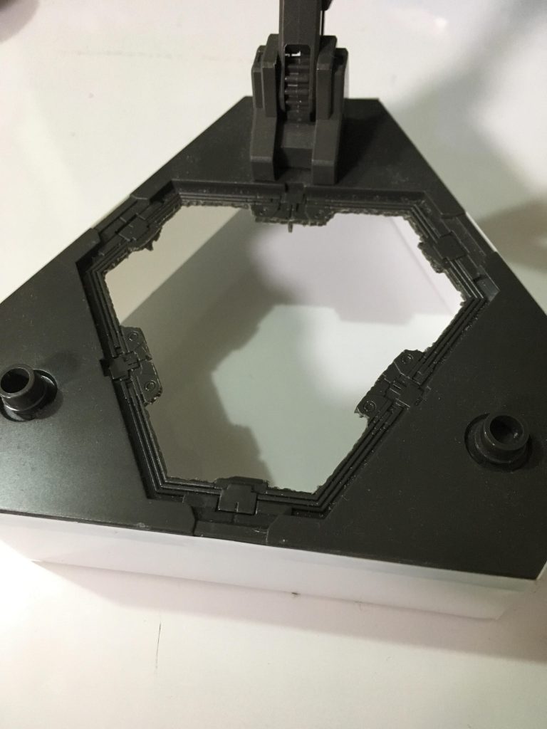 真ん中をくり抜いて、底に上記の部品を置くだけ！

簡単にできます(￣▽￣)