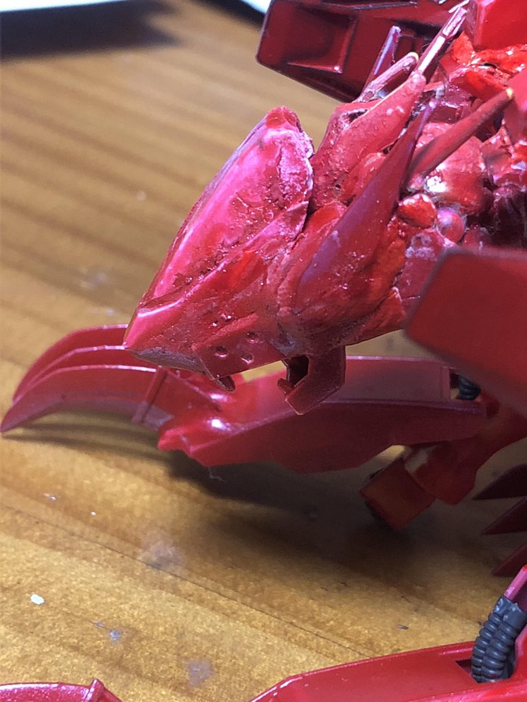 顔は口が開閉して、相手に噛み付けるようにしました。そして、このガンプラにはもう一つの顔があります。