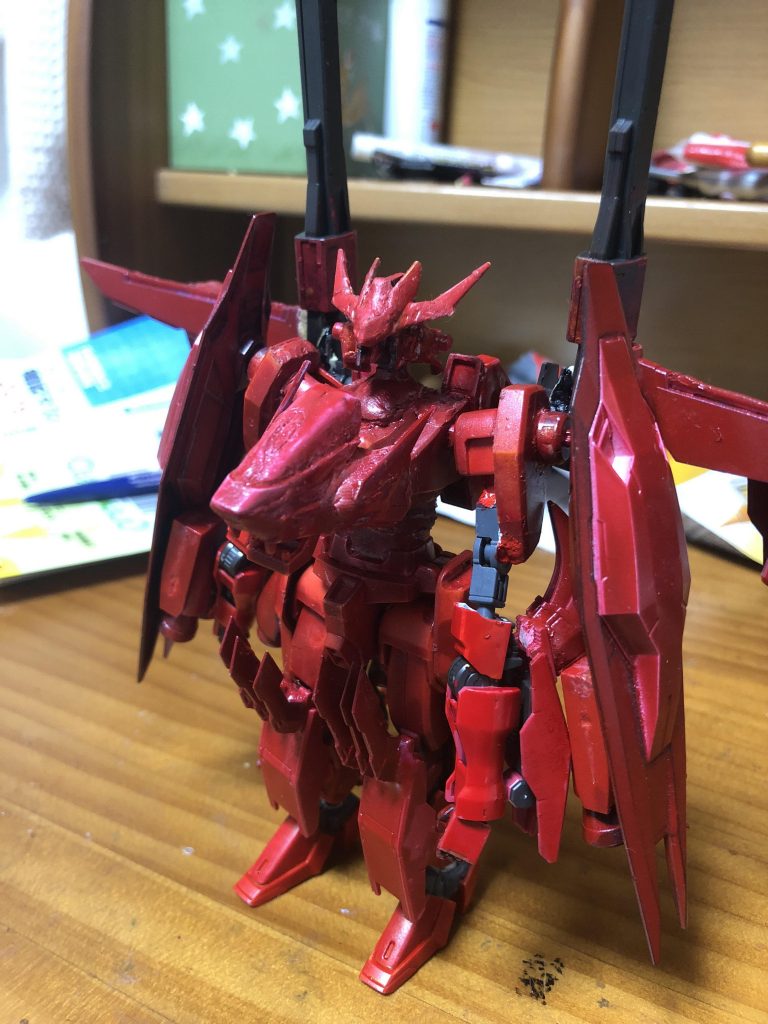 頭部分を外して胴体につければ、人型になります。