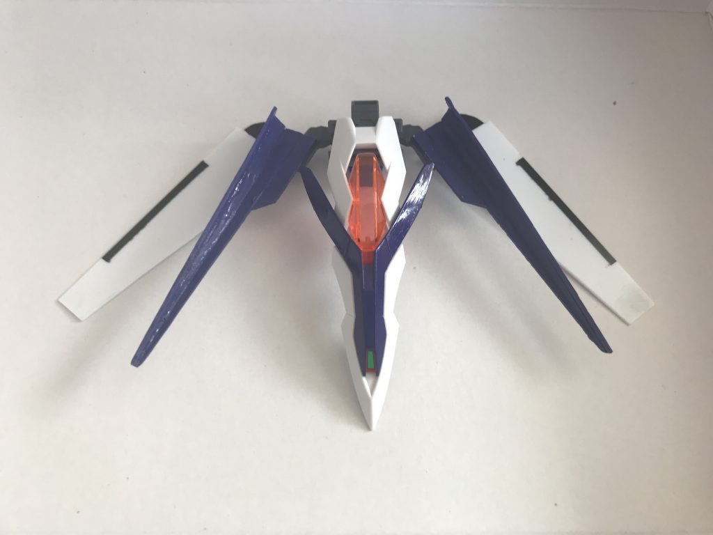 バックパックはプラ板で作ったソニックユニットです。
デザインはLBXオーディーンを参考にしました。というかほぼ同じです笑
設定としてはこれまでのガンプラとは桁違いのスピードを出すことが可能にする、という感じです。