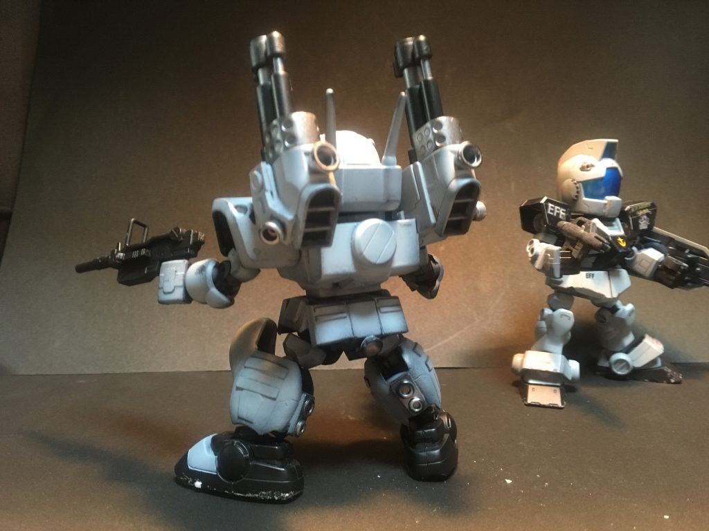 バックパックに、いろいろ悩みましたが、SDガンキャノンと同じ配置に落ち着きました。