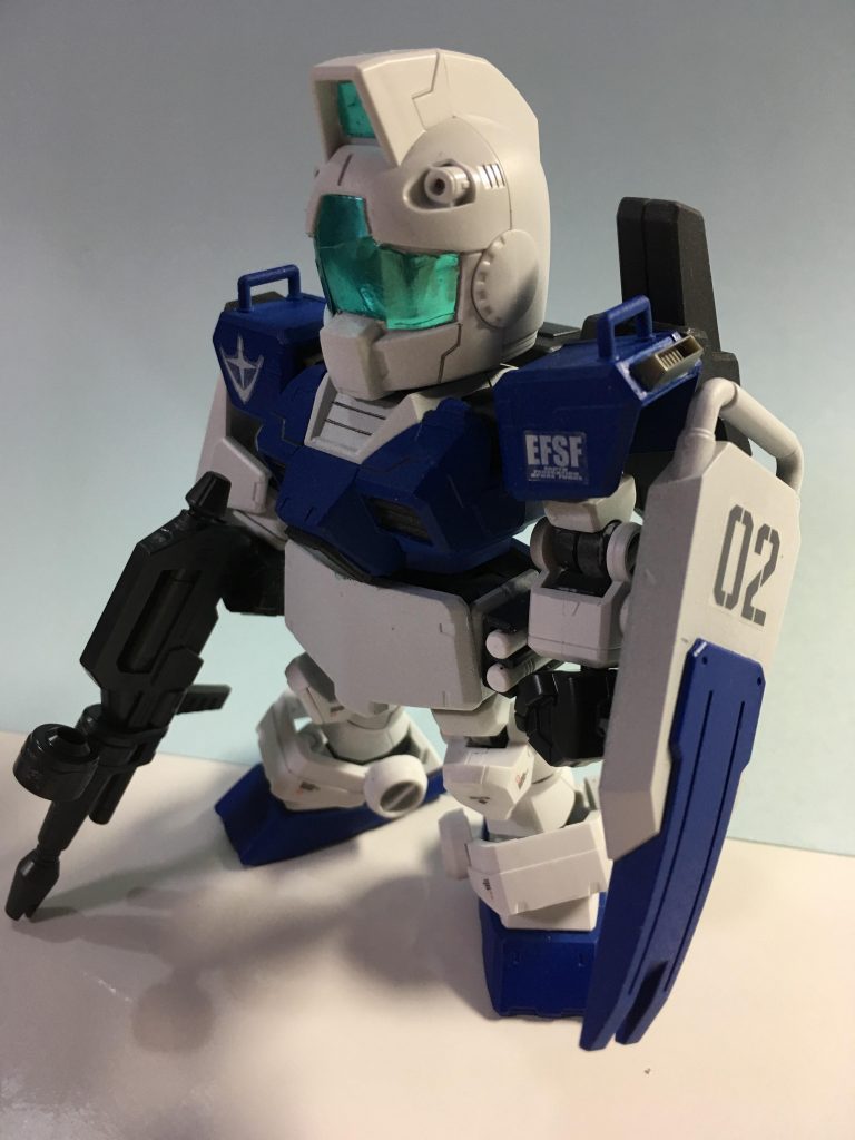 シールドの02は新生ガンスタさんに投稿が2つ目なので02にしています。
顔はシールの余白の緑の部品を切り貼りしてます。
時間切れで、少しいい加減になってます(−_−;)