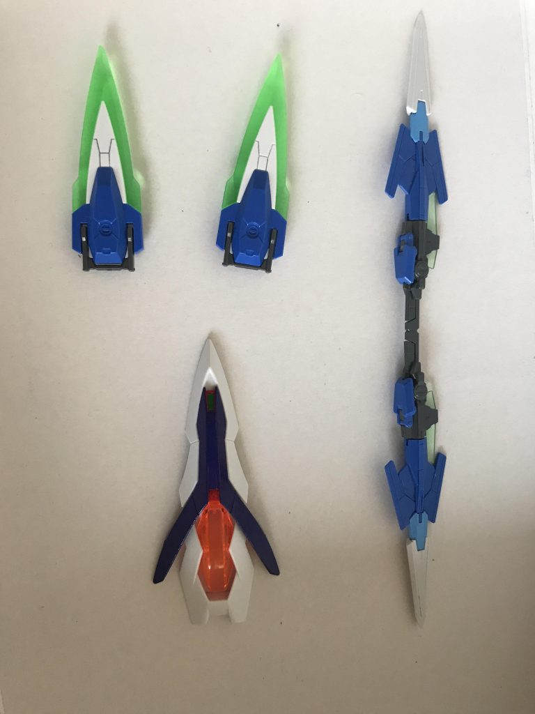 使用武器は、
スーパーGNツインスピアⅡ
GNカタール
ウイングシールド炎
です。