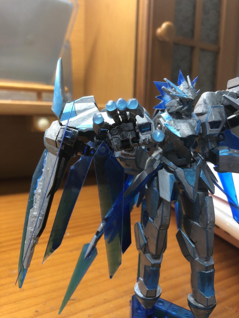 極め手を使ってるので指を動かせます。